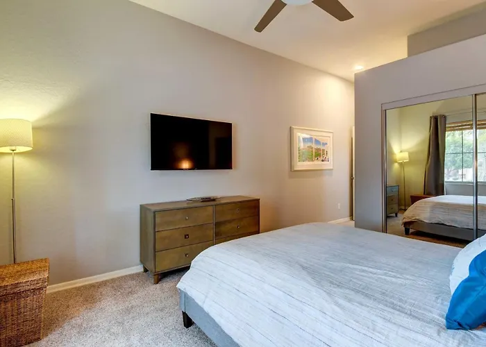 Luxe Couples Retreat W/ Pool & Outdoor Kitchen! Phoenix