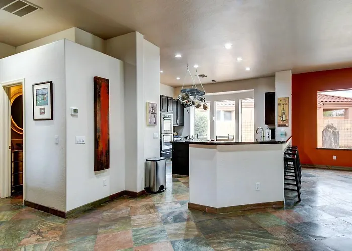 Luxe Couples Retreat W/ Pool & Outdoor Kitchen! Ferienhaus