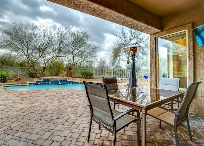 Luxe Couples Retreat W/ Pool & Outdoor Kitchen! Ferienhaus