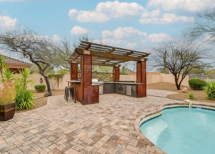 Luxe Couples Retreat W/ Pool & Outdoor Kitchen! Ferienhaus
