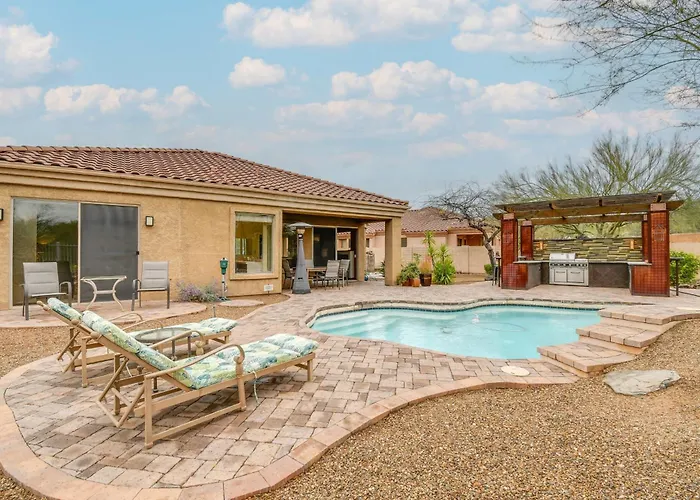 Luxe Couples Retreat W/ Pool & Outdoor Kitchen! Phoenix