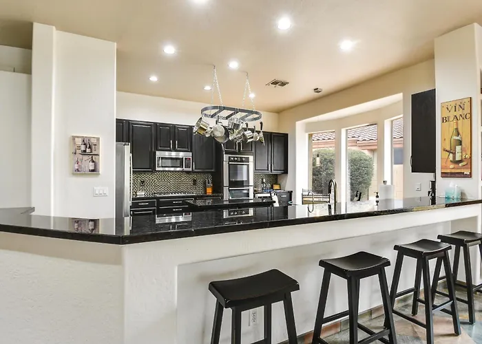 Ferienhaus Luxe Couples Retreat W/ Pool & Outdoor Kitchen!