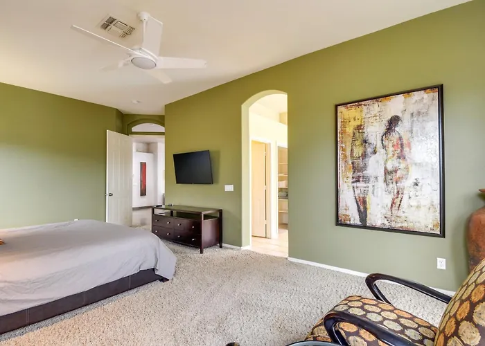 Luxe Couples Retreat W/ Pool & Outdoor Kitchen!